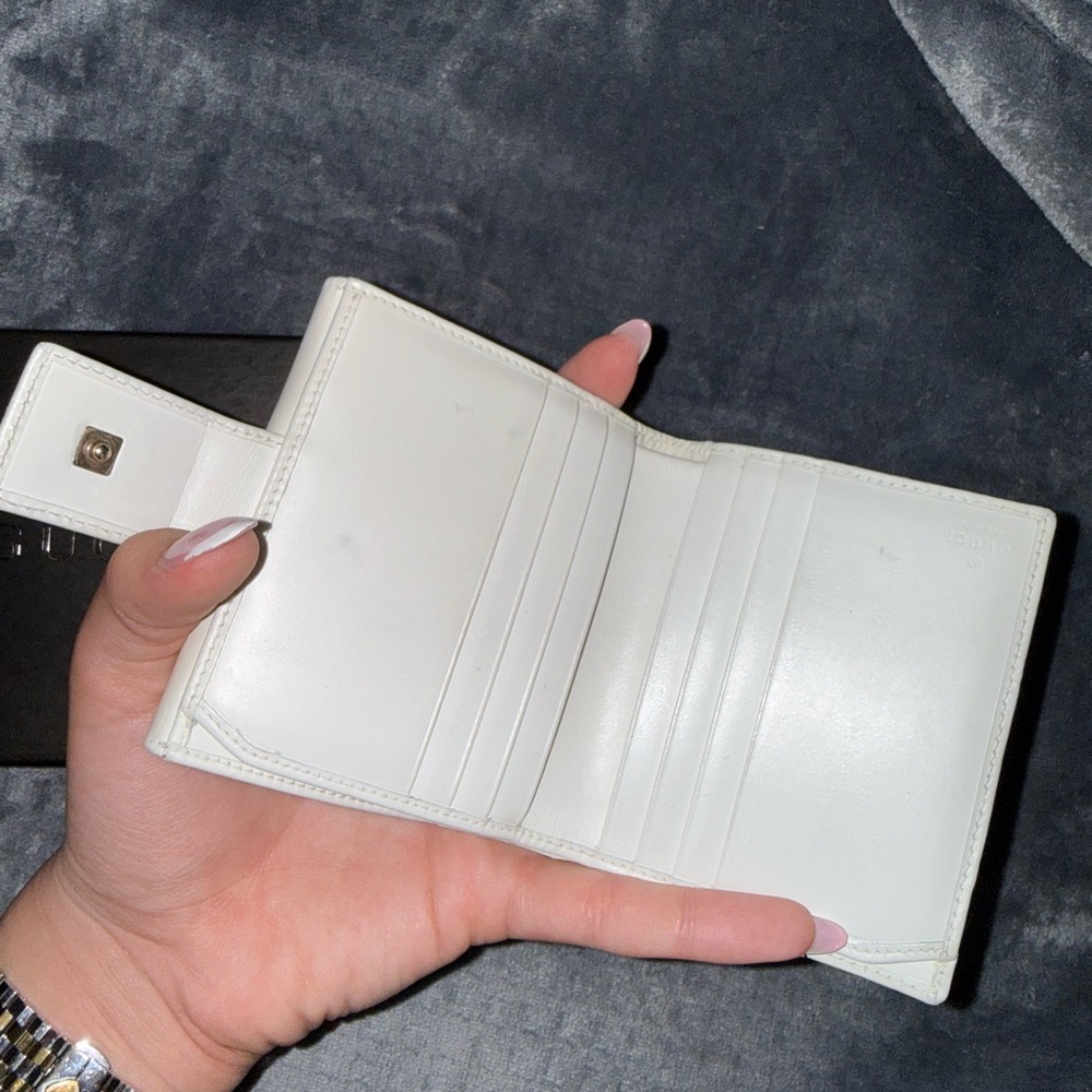 Gucci Cream and Blue Compact Wallet - Picture 8 of 9